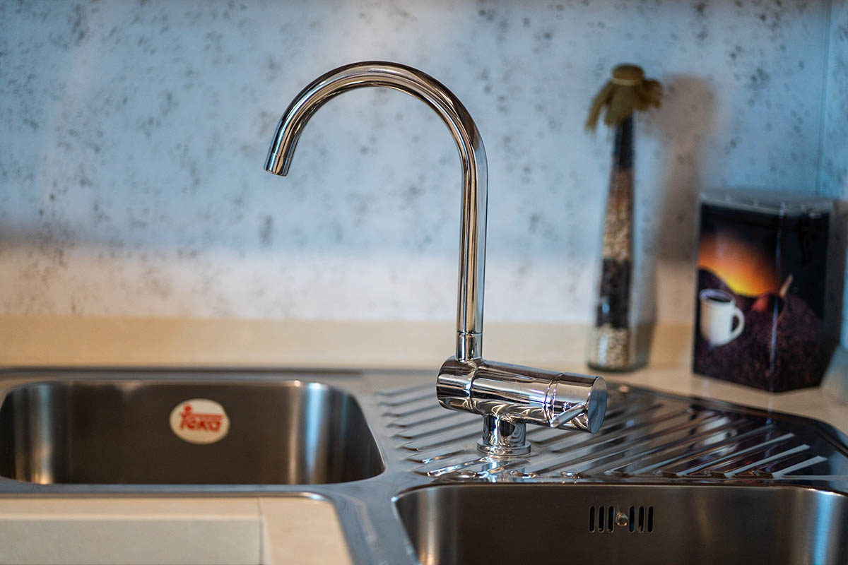 Grifo de caño abatible