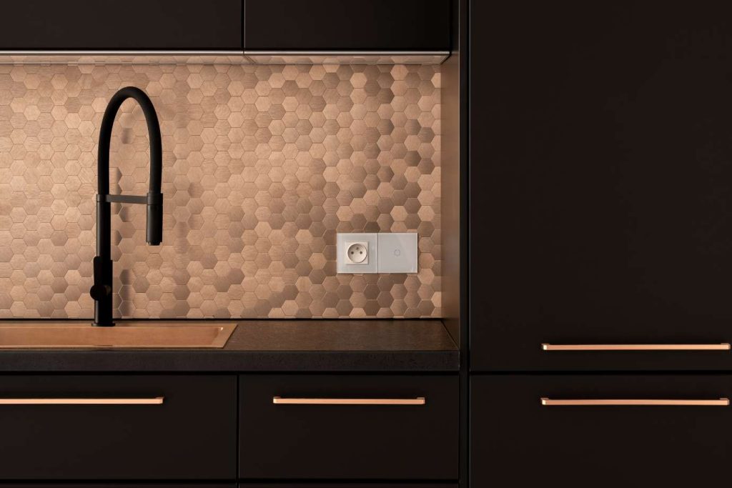 Cocinas en color negro: siguen siendo tendencia en el diseño de interiores